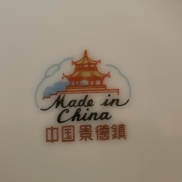 Tea set. White with pink roses. 4 cups 3 Saucers. - Picture 4 of 4